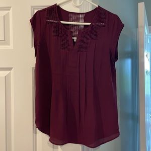 COPY - NWOT wine top with pretty detail